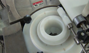 Industri makanan Forming Machine untuk Moon Membuat Kue Line Produksi